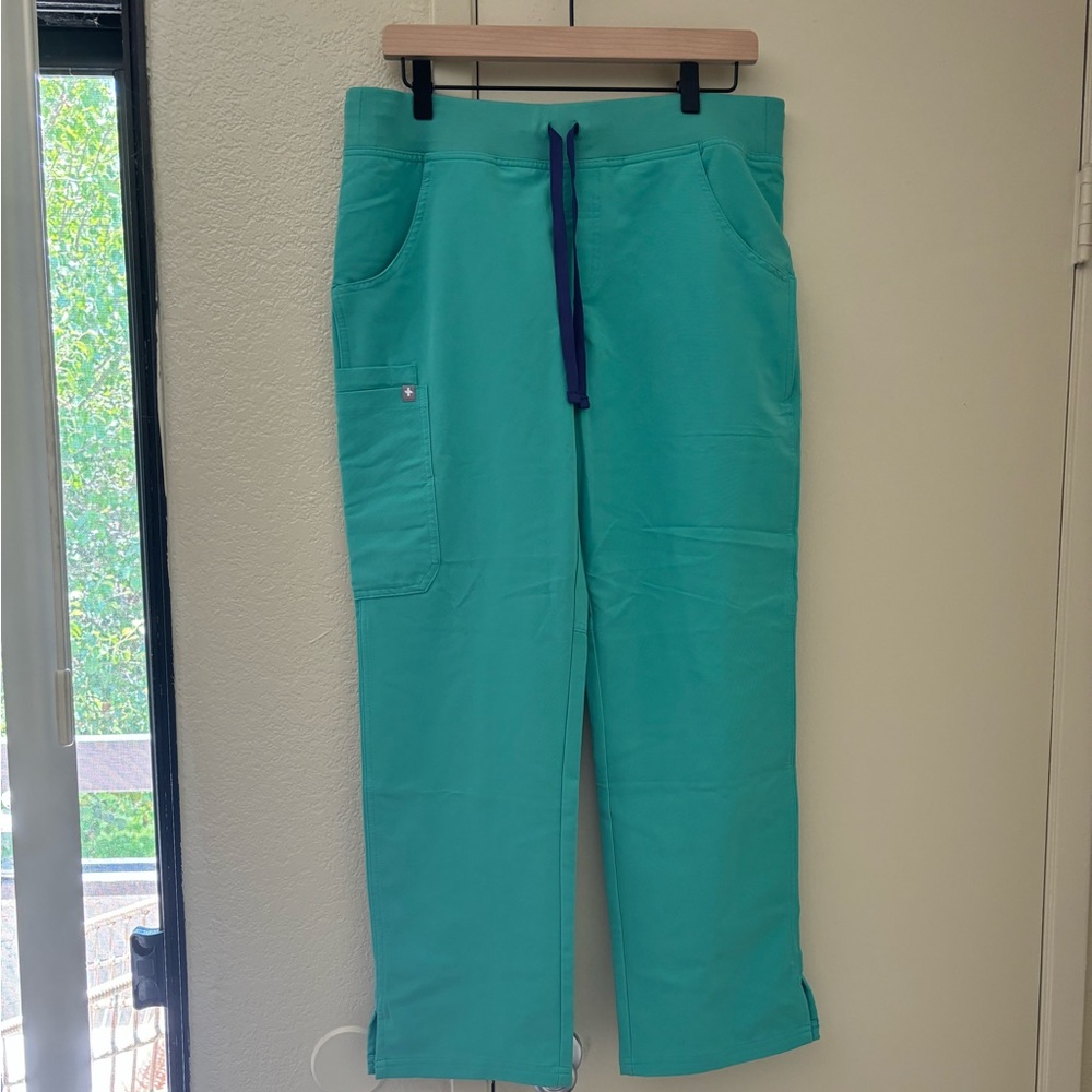 Figs- Surgical Green- Kade- Medium petite